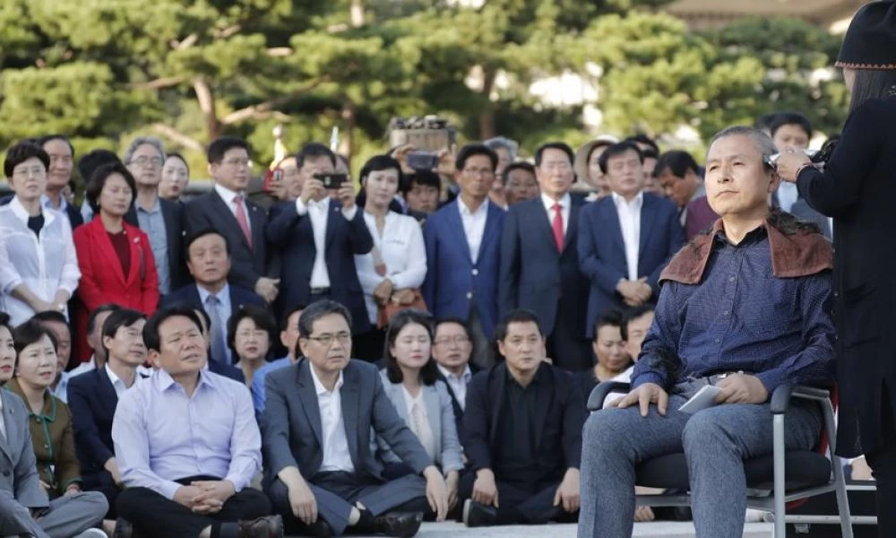 Νότια Κορέα : Φοιτητές ξύρισαν τα κεφάλια τους σε ένδειξη διαμαρτυρίας